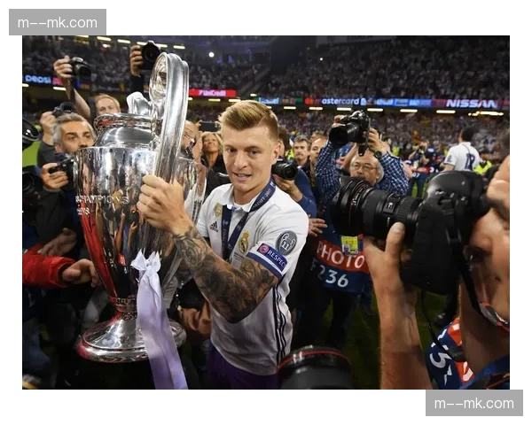 水晶宫中场核心组合调整 莱尔马休斯取代镰田沃顿